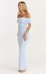 Caterina Maxi - Robe en mesh froncée à épaules dénudées bleu pâle