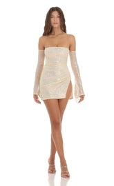 Robe irisée à manches cloche en sequins couleur champagne