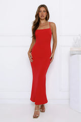 Type de modèle Robe longue rouge